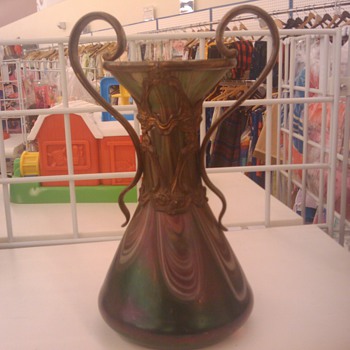 Need I.D. on Vase Please - Art Glass