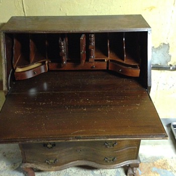 My favorite desk but would like to understand the history behind it, what era, and if I can understand it more