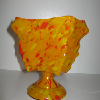 Kralik knuckle vase red and yellow orange spatter decor marked 1930's - Art Glass