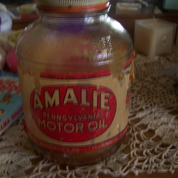 Amalie Oil Jar    1930 s - 1940 s - Petroliana