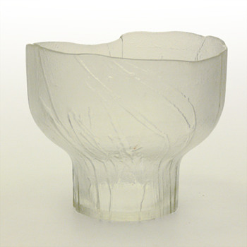 "Heiniä kainalossa" bowl, Kaija Aarikka (Humppila, 1970s.) - Art Glass
