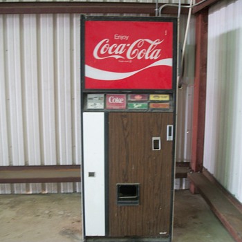 Vendo Coca-Cola Maching