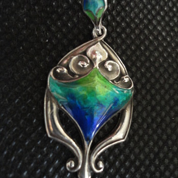 British Arts & Crafts Eamel Probably by Queensway, circa 1900 - Fine Jewelry