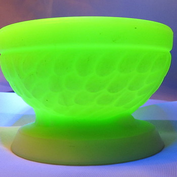 Custard bowl/dish 2" tall x 3" wide...small. Beautiful - Glassware
