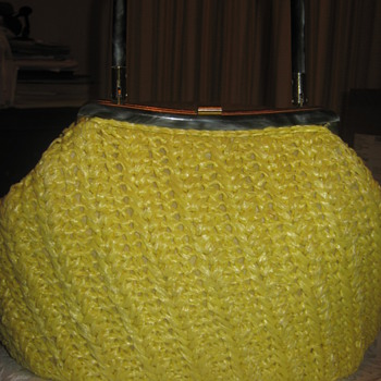 Vtg straw yellow handbag, lucite handle and frame 1950s