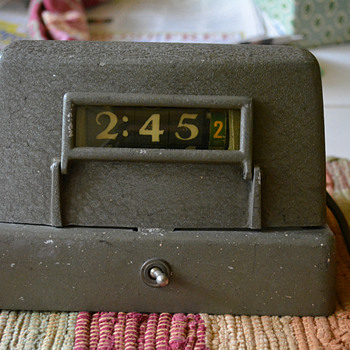 U. S. Navy Direct Reading Clock 1944 Model "O" Pennwood Numechron - Clocks