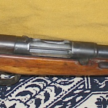 Japanese Arisaka  38 Rifle  WW II With Emperor Insignia  - Military and Wartime
