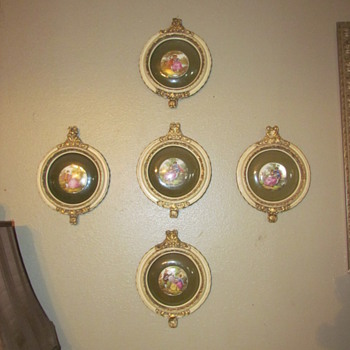 Hanging wall art....Vintage 