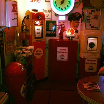 Gas Station Memorabilia... - Petroliana