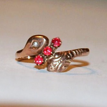 English, 9 Carat Rose Gold and seed pearl ,Double Headed, Victorian Snake Ring - Victorian Era