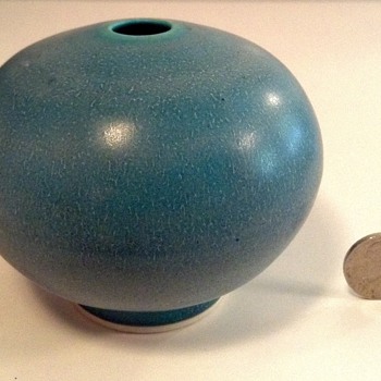 Small Ceramic Vase Help! - Art Pottery