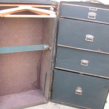 My son found two wardrobe trunks, this one is a question?