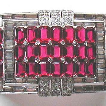 Trifari bracelet emulating Van Cleef & Arpels - Costume Jewelry