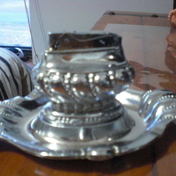 Table lighter with tray