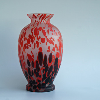 Kralik Spotted/Mottled Satin finish Vase