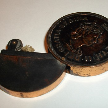 Bermuda Crown Coin Lighter - Tobacciana