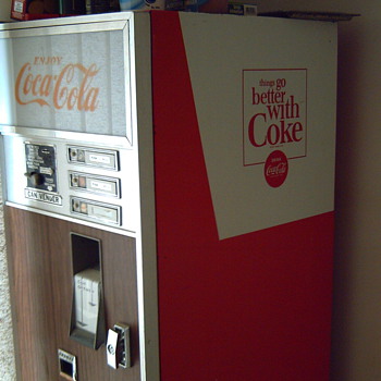 Coca~Cola 1967 can Drink Machine 105 cans 5-75cents