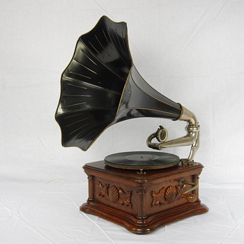 G&T Cockleshell gramophone 1904/10 - Records