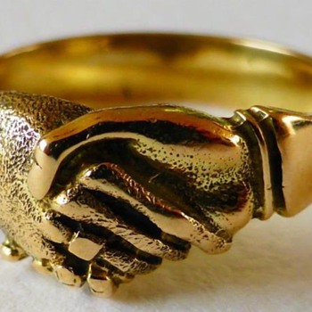 UNUSUAL ANTIQUE GEORGIAN 14K FEDE HANDSHAKE FRIENDSHIP RING - Fine Jewelry