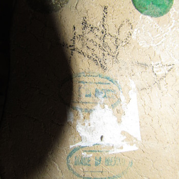 Hallmarks on Mexian ceramic cat