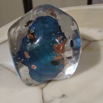 Art Glass Paperweight Squared off Circle Shape Dichroic Gold Flake. Signed 3x3" - Art Glass