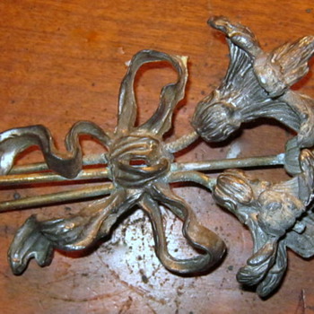 Large Art Nouveau Flower metal pin - Art Nouveau