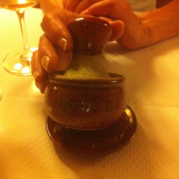 Salt "grinder" in Paris restaurant