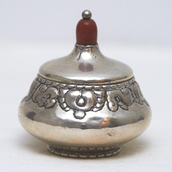 Silver Bonbonnière with Amber (Denmark), ca. 1910 - Kitchen