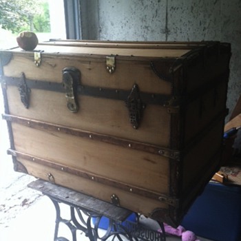 Is this an early Goyard Trunk? - Furniture