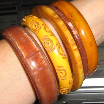 Lucite & bakelite harvest corn colors - Costume Jewelry