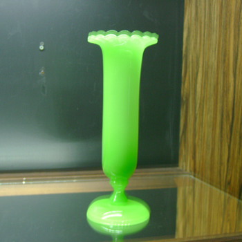Mystery Green Opaline Vase With Uranium Vaseline Beauty