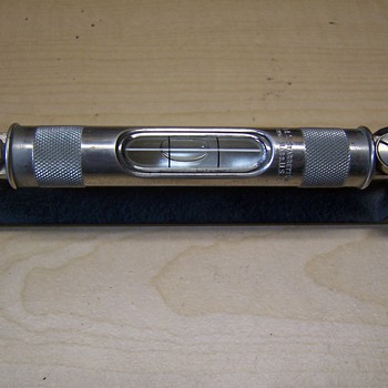 LS. Starrett cast iron level