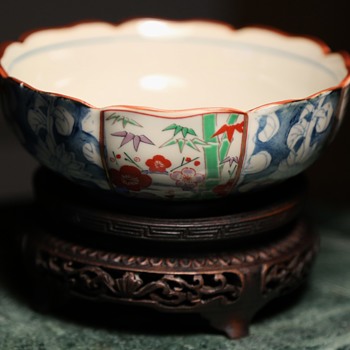 Pretty Kutani Bowl - with foil label and mark - Pottery
