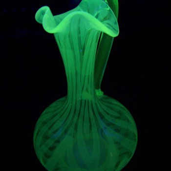 English Cruet? I cant find the pattern in the Opalescent Books! - Art Glass