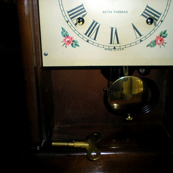 antique Seth Thomas mahagony mantel clock