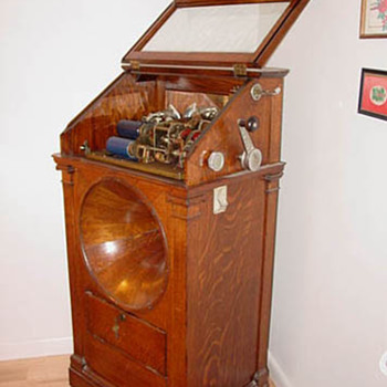 Earlist "Jukebox" Regina Hexaphone - Music