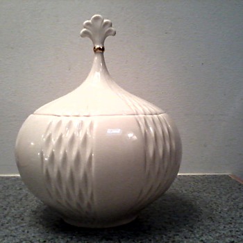  Lenox "Harlequin" Jar with Lid 24 kt. Gold Trim / Beautiful ! Circa 1970