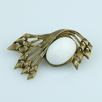 Costume Brooches - Costume Jewelry