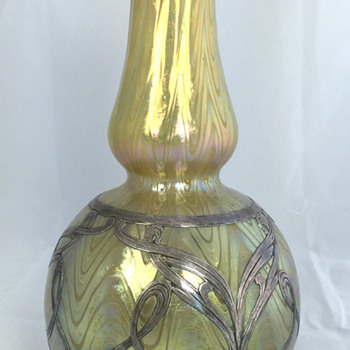 Loetz Thea "Phänomen Genre 6893" Vase. 8.25" tall. PN I-7492. Circa 1898. - Art Glass