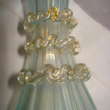 Venetian iridescent glass vase with gold fleck rigaree - Art Glass