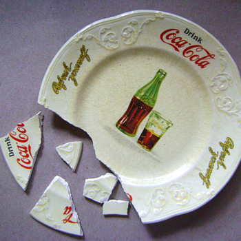 Oops! Plate fall down go boom! - Coca-Cola