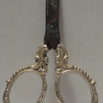 ANTIQUE SHEFFIELD  MINI SHEARS - HALLMARKED  / HENRY MATTHEWS