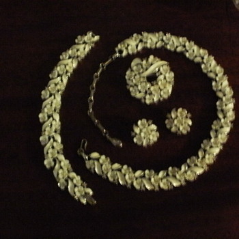 Signed Lisner Grande Parure