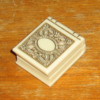 Sweet old celluloid or plastic ring box