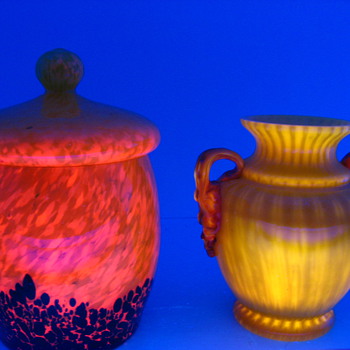 Glass with uranium/cadmium - Art Glass