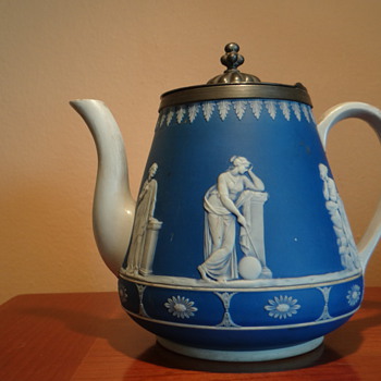 WEDGWOOD - ENGLAND / NEEDS TO BE DATED - Art Pottery