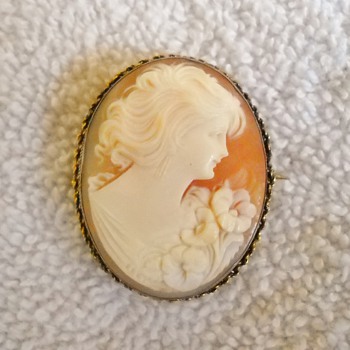 Antique carved shell cameo brooch
