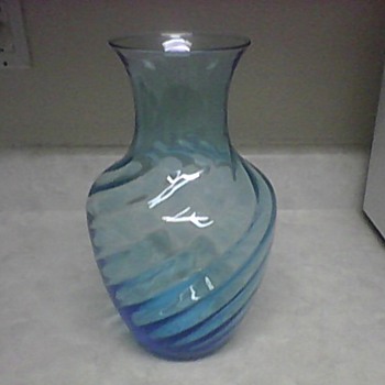 STELVIA SWIRL VASE