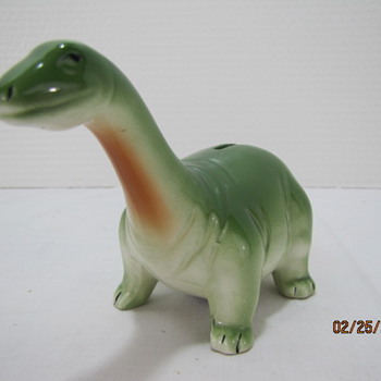 Help ! Is this the Ceramic Sinclair Dinosaur Coin Bank made by Hull Pottery ? - Coin Operated