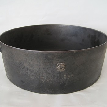 Cast Iron Dutch Oven - Kitchen